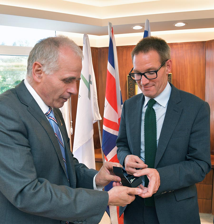 British ambassador to Israel makes HU one of his first stops in new posting