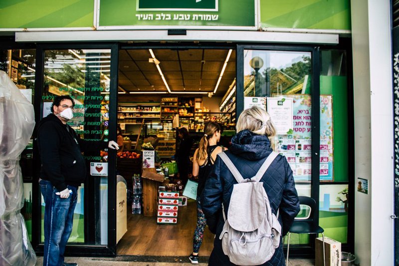 People in Tel Aviv wait in line at a grocery store. April 2020.