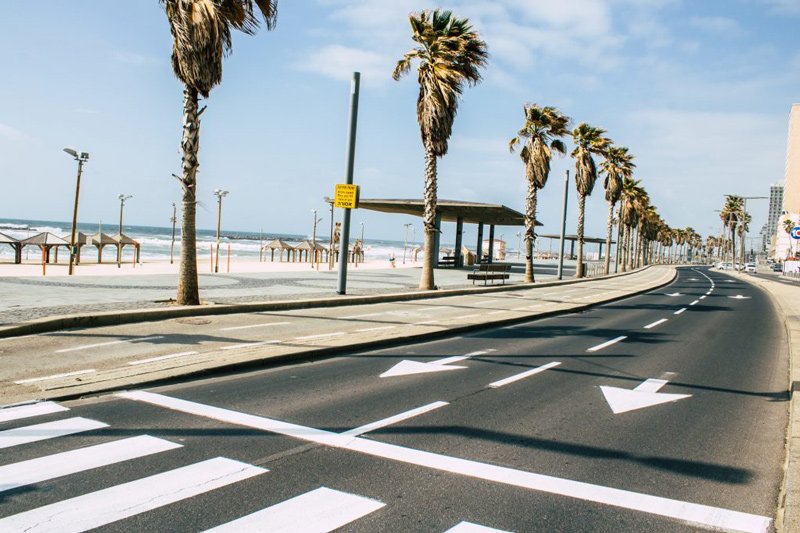 The Tel Aviv promenade remains empty amid Israel's coronavirus restrictions. April 2020.