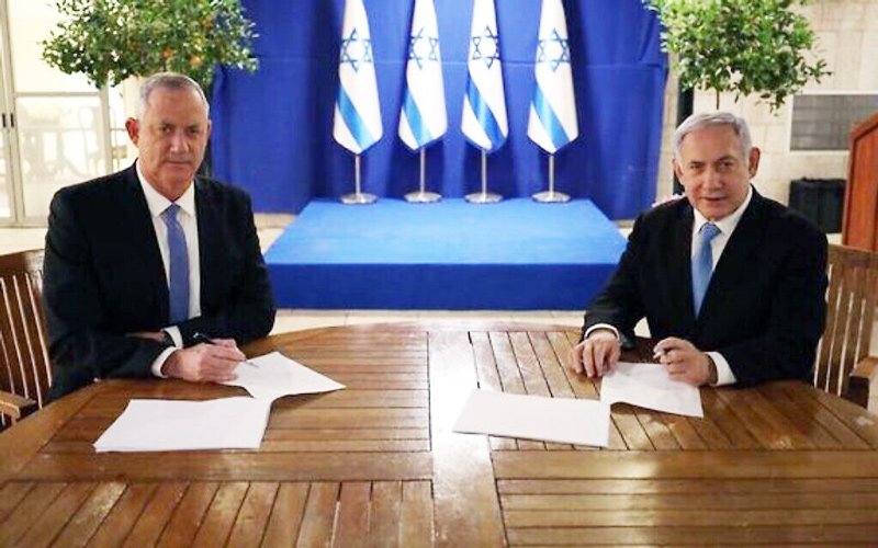 Blue and White leader Benny Gantz (left) and Prime Minister Benjamin Netanyahu sign their unity government agreement on April 20, 2020.